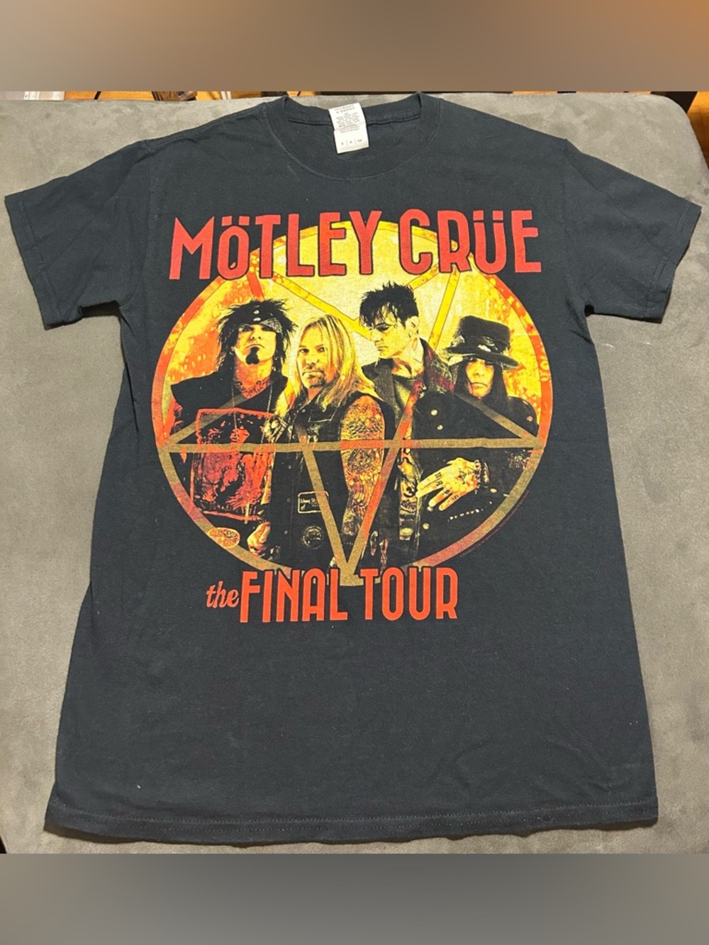 Motley Crue Final Tour Band Tee Black Graphic Tshirt Small Rock Concert Tour